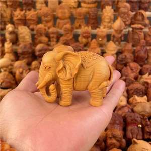 Figurines d'éléphants artisanales en bois sculpté, avec le couvre-culotte relevé, sculpture unique en bois pour la décoration de la maison - Product Image 1