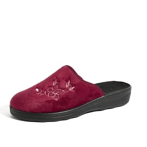 Pantoufles en <span class=keywords><strong>feutre</strong></span> colorées pour femmes, antidérapantes, en mousse à mémoire de forme, à bout fermé, vente en gros directe d'usine avec votre design - Product Image 2
