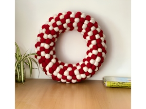 Guirlande de Noël en feutre de laine rouge et blanc faite à la main, non toxique, sans danger pour les enfants, avec pompons, pour la décoration de la maison et les fêtes - Product Image 4