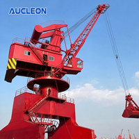 Grue portique rotative électrohydraulique de 30 tonnes à bras oscillant, idéale pour le chargement en quai de navires - Vente en gros à chaud