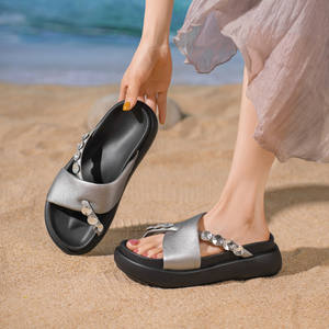 Sandalias de plataforma con punta abierta y pedrería, estilo casual, para mujer, ideales para la playa en verano. - Product Image 3