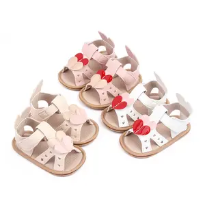 Bebê verão Sola Macia antiderrapante sandálias 0-1 anos de idade Respirável Puffer Ball Escavar com forma de coração princesa Toddler sapatos