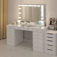 Commode de rangement moderne en bois blanc pour usage commercial, avec miroir éclairé par LED, idéale pour robes de mariée et maquillage, et table console.