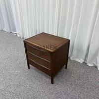 OAKEN Ensemble de chambre à coucher personnalisable de style américain moderne en bois de chêne, comprenant lit King/Queen, table de chevet et commode
