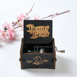 Caja <span class=keywords><strong>Musical</strong></span> de Madera con Diseño Personalizado de <span class=keywords><strong>La</strong></span> <span class=keywords><strong>Bella</strong></span> <span class=keywords><strong>y</strong></span> <span class=keywords><strong>la</strong></span> <span class=keywords><strong>Bestia</strong></span>, Caja <span class=keywords><strong>Musical</strong></span> Clásica Tallada a Mano con Manivela, Regalo de Cumpleaños para Niños - Product Image 2