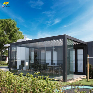 Pergola bioclimatique motorisée au design moderne, système à lames orientables en aluminium, pergola en métal sur mesure avec porte en verre - Product Image 6