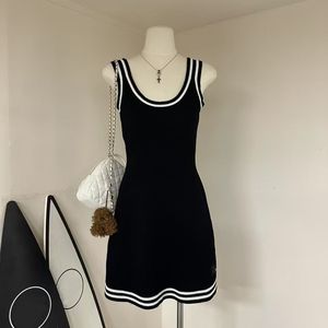 Элегантная Женская теннисная одежда 2025 Летняя коллекция Новое Стильное платье для похудения без рукавов - Product Image 2