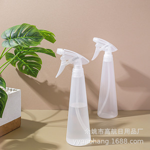 Botella de Spray de Plástico con Pulverizador de 500 ml, Boquilla Ajustable para Riego y Limpieza de Jardín - Product Image 1