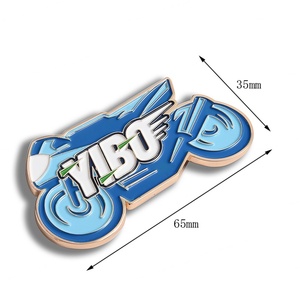Aimant de réfrigérateur en métal émaillé dur personnalisé, design créatif, forme de moto - Product Image 3