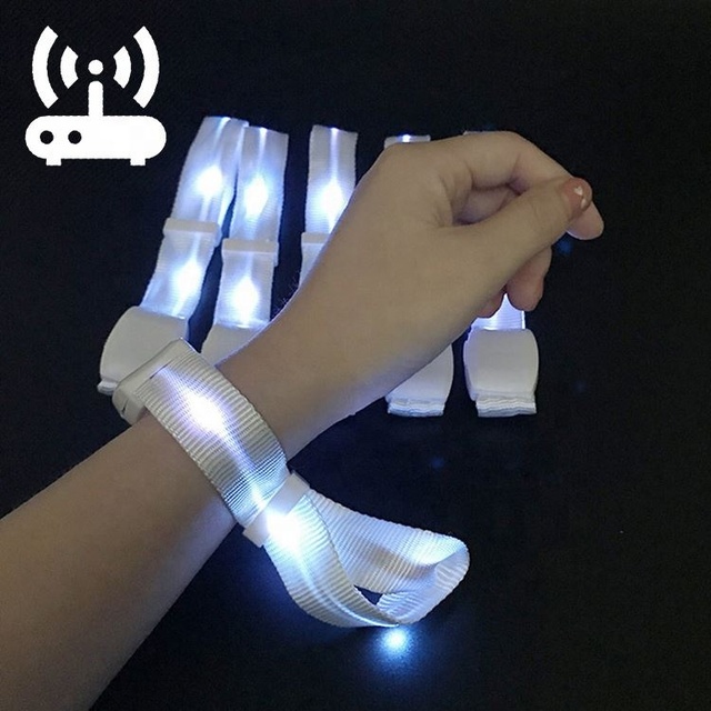 Easy to Carry Comfortable to Wear Effective Wristband Control 500M Programmable Remote Control LED Bracelet