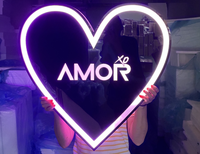 Présentoir de bouteille LED personnalisé en forme de cœur avec logo VIP pour gâteau d'anniversaire, personnalisé pour boîte de nuit, bar, lounge