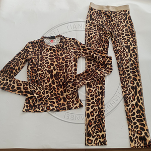 2025 Y2K, ropa de salón para mujer, conjunto de dos piezas con estampado de guepardo, LOGOTIPO personalizado, camiseta de manga raglán de algodón de leopardo rosa y conjunto corto para mujer - Product Image 4