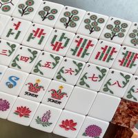 Ensemble de mahjong américain moderne de luxe personnalisé, en acrylique, design portable. Prend en charge l'emballage personnalisé avec logo. Directement de l'usine