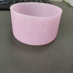 Funda de Silicona con Brillantina para Vasos |   Protector Antideslizante y Antigolpes para Botellas de Agua |   Base Reutilizable para Vasos y Botellas - Product Image 4