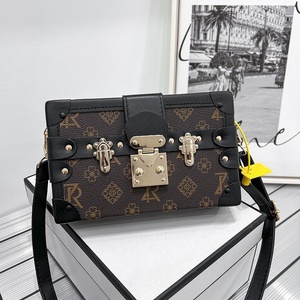 Sac bandoulière homme en PU de haute qualité, nouveau style mini enveloppe rigide, sac messager durable, style luxueux, option logo personnalisé - Product Image 1