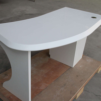 Mobilier de bureau moderne en Corian blanc Surface solide sur mesure Bureaux pour employés Table de jeux pour la maison