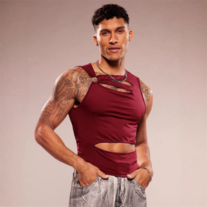 Top corto para hombre con hombros asimétricos y aberturas, chaleco sin mangas negro, ajustado, estilo urbano, para fiestas y discotecas - Product Image 5
