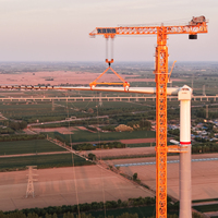 Grue à tour plate DAHAN DHL2500-200T 200T pour l'installation d'éoliennes, avec moteur et propulseur, hauteur 280m, pour projets d'éoliennes