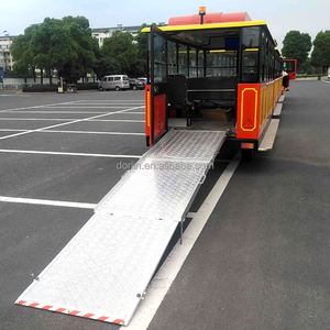 Tren Turístico Eléctrico Dorlin de 62 Plazas, Totalmente Cerrado, sin Rieles, para Exteriores - Product Image 1