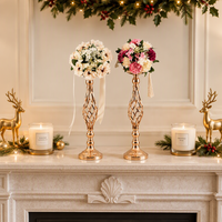 Accessoires de mariage : Vase décoratif en fer électroplaqué torsadé, style artistique, servant également de chandelier et de vase à fleurs pour table principale, pour décoration de passerelle.