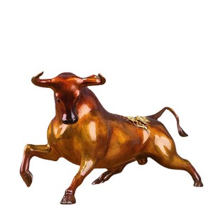Escultura de Toro de Latón 'Años de Cobre y Oro', Adorno de Mesa, Regalo para Inauguración o Reubicación de Negocios - Product Image 5