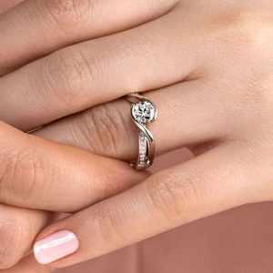 Anillo de Boda Clásico Hecho a Mano y Personalizado, Exclusivo, con Diamante Natural como Piedra Central, Oro Sólido de 14k, para Fiestas, Fabricante de Joyería Fina - Product Image 3