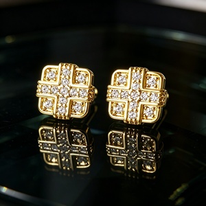 Pendientes de latón con circonitas para hombre, estilo hip-hop, chapados en oro de 18 quilates y rodio, ideales para fiestas. - Product Image 1
