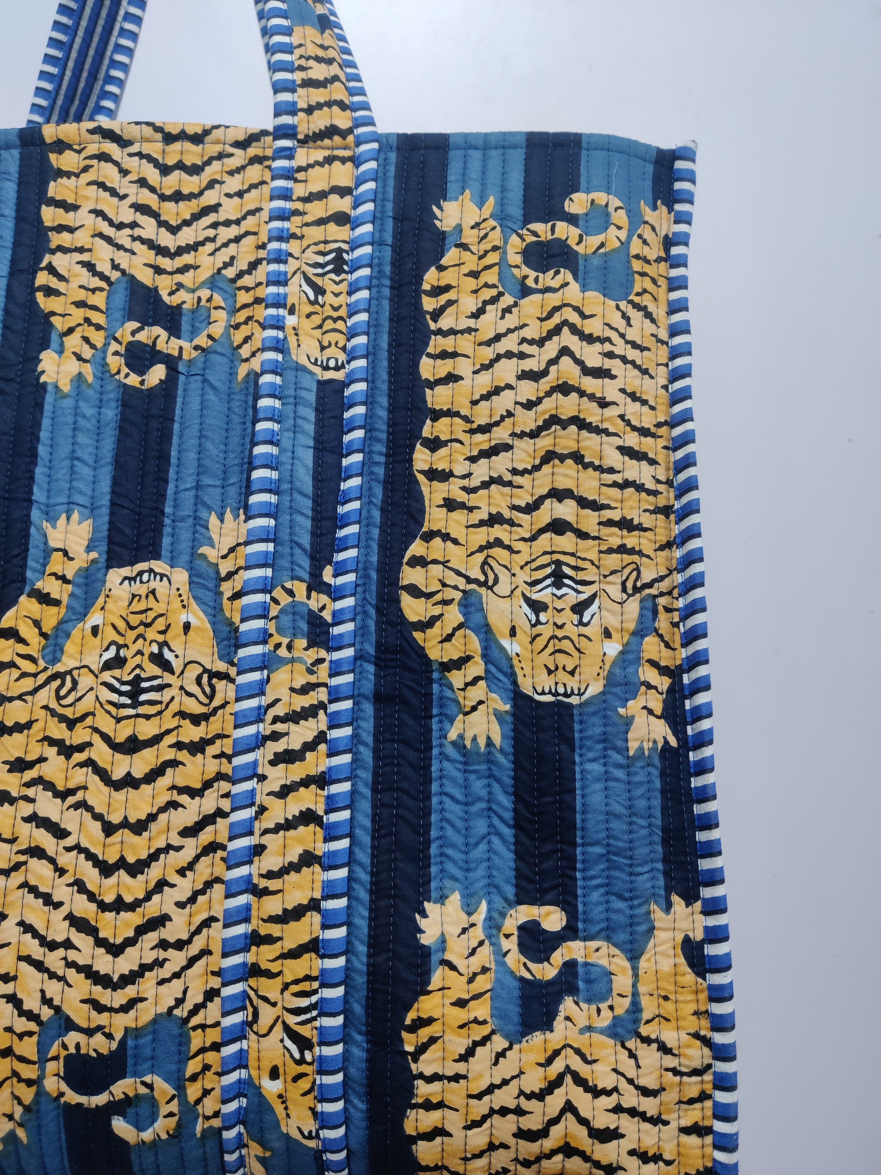 สีฟ้ากับสีกรมท่า