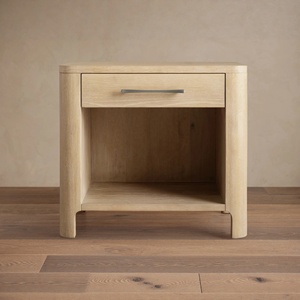 Mesita de Noche Sovereign Moderna de Roble con 1 Cajón, Mesa Auxiliar Artesanal de Lujo con Acabado Envejecido para Suite de Hotel Boutique - Product Image 1