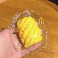 Jouet Squishy Ultra-réaliste en Caoutchouc Anti-stress en Forme de Pomme et de Kaki, Sac Adhésif à Rebond Lent pour une Texture Parfaite