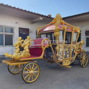 Calèche royale dorée avec auvent rouge et sculptures ornées - Product Image 4