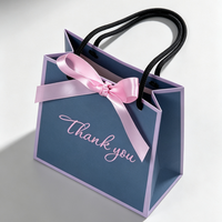 Sac de shopping en papier de luxe recyclable imprimé sur mesure à bas prix avec poignée en ruban et votre propre logo