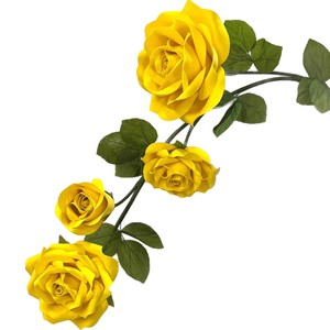 Magnifiques roses artificielles jaunes en EVA, un toilettage floral populaire pour les décors photo et l'aménagement paysager. - Product Image 1