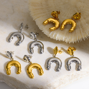 รูปตัวยูฮอร์สชูสแตนเลสสตีลต่างหูทองเงินชุบสำหรับผู้หญิงแฟชั่นเครื่องประดับ TE60671 - Product Image 2