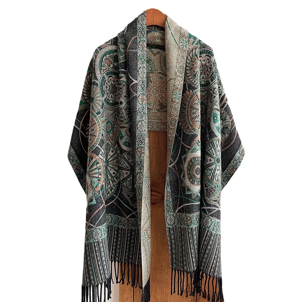 Châles tissés en plumes pour femmes avec LOGO personnalisé écharpe d'hiver réversible chaude à long pompon pour femmes écharpe en cachemire