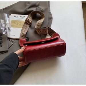 Fashionable Vintage Style Women's <b>Small</b> PU Leather Messenger Crossbody Bag Soft Waterproof Portable Dress Shoulder Bags - Product Image 6