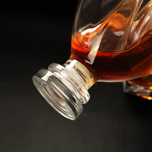 Carafe à <span class=keywords><strong>whisky</strong></span> en <span class=keywords><strong>cristal</strong></span> transparent NOVARE Luxury 800 ml avec bouchon en silicone, <span class=keywords><strong>verre</strong></span> sans plomb, logo personnalisable OEM/ODM - Product Image 3