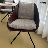 Chaise de salle à manger moderne NORYA avec dossier et base en métal et assise en tissu pour le mobilier de salon et de salle à manger