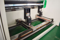Prensa Plegadora Automática de Alta Precisión para Chapa Metálica de Aluminio y Acero Inoxidable, Fabricada por Longbow Factory