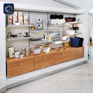 Tienda de regalos personalizada Diseño de interiores Estante de exhibición al por menor <span class=keywords><strong>Boutique</strong></span> Tienda de mercancías Muebles Recuerdo moderno Accesorios de ropa - Product Image 1