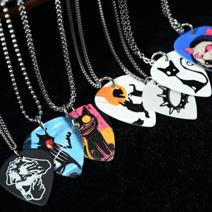 Collar con Plectro <span class=keywords><strong>de</strong></span> Guitarra Personalizado, Colgante <span class=keywords><strong>de</strong></span> Acero <span class=keywords><strong>de</strong></span> Titanio, Accesorio <span class=keywords><strong>de</strong></span> Hip Hop y <span class=keywords><strong>Rock</strong></span>, Patrón Personalizado, Souvenir <span class=keywords><strong>de</strong></span> <span class=keywords><strong>Banda</strong></span> Musical al por Mayor - Product Image 1
