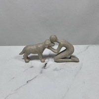 Statue de chien et de son propriétaire en résine faite à la main, sculpture de chien mignonne, articles de décoration intérieure, sculptures et figurines, décoration de la maison, cadeau