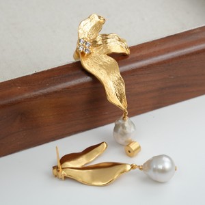 Bông tai vàng Baroque <span class=keywords><strong>2025</strong></span> mạ vàng 24K, chất liệu đồng thau, thiết kế hoa lá, họa tiết cánh hoa, kiểu dáng vòng tròn, trang sức dành cho nữ, quà tặng đám cưới/tiệc tùng - Product Image 6