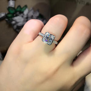 Anello in Oro Bianco con Diamante Taglio Cushion Naturale Colore D, Gioiello da Donna per Fidanzamento - Product Image 2