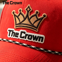 Gorra de béisbol roja con logotipo personalizado, 5 paneles, estructurada, con cuerda decorativa y parche de gamuza, venta al por mayor, fabricante