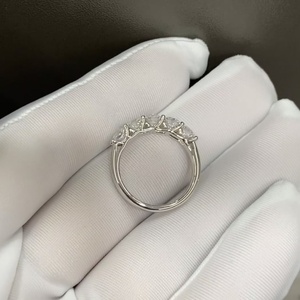 Bague de fiançailles éblouissante en diamant synthétique HPHT créé en laboratoire, taille brillant rond, en or 9K 14K 18K - Product Image 2