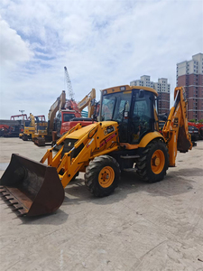 รถตักล้อยาง JCB 3CX PRO 81 กิโลวัตต์ เกียร์อัตโนมัติ 6 สปีด ขับเคลื่อน 4 ล้อ พร้อมหัวตักแบบยืดได้ และห้องโดยสารติดแอร์ สำหรับงานก่อสร้าง - Product Image 1