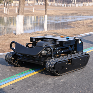 Tondeuse professionnelle télécommandée sur chenilles de 900 mm de large pour la coupe de l'herbe dans les vergers, les fermes solaires et l'aménagement paysager en pente - Product Image 3