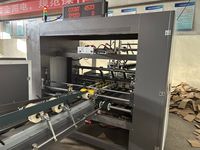 Machine automatique de pliage et de collage de boîtes en carton ondulé, machine de pliage et de collage de carton pour la fabrication de boîtes en carton
