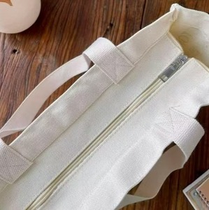 Sacs fourre-tout en toile de coton écologiques personnalisés OEM, sacs de shopping en tissu uni recyclables avec logo imprimé pour un usage quotidien - Product Image 4